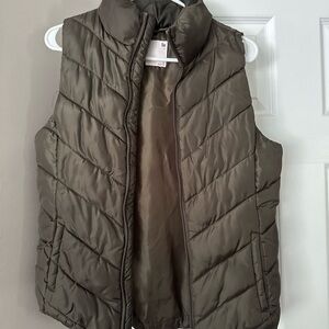 SO Women's Olive Puffer Vest